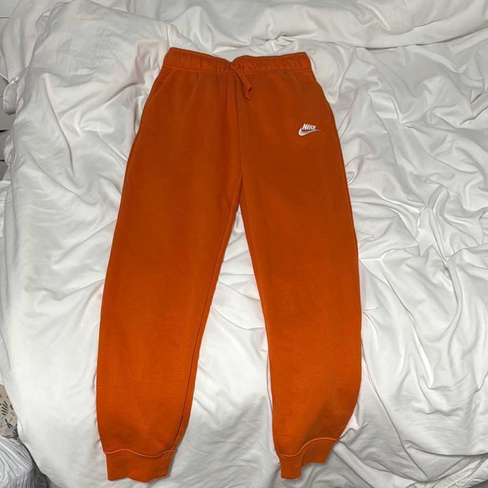NWT nike joggers standard fit mid rise